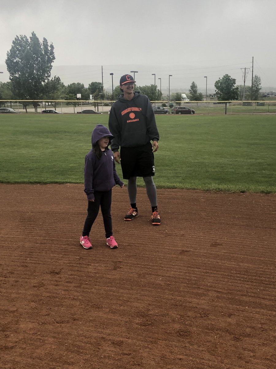 therealslo1's tweet photo. @CowleyCollege @joshbortka @lilgonzo09 with Isabella @CarsonSader11 @parker_dunn11 and there buddy Vincent another amazing time with @GJChallenger A rainy day couldn’t damper the spirits of these players 🤗😉 https://t.co/PBKR5ftSwh