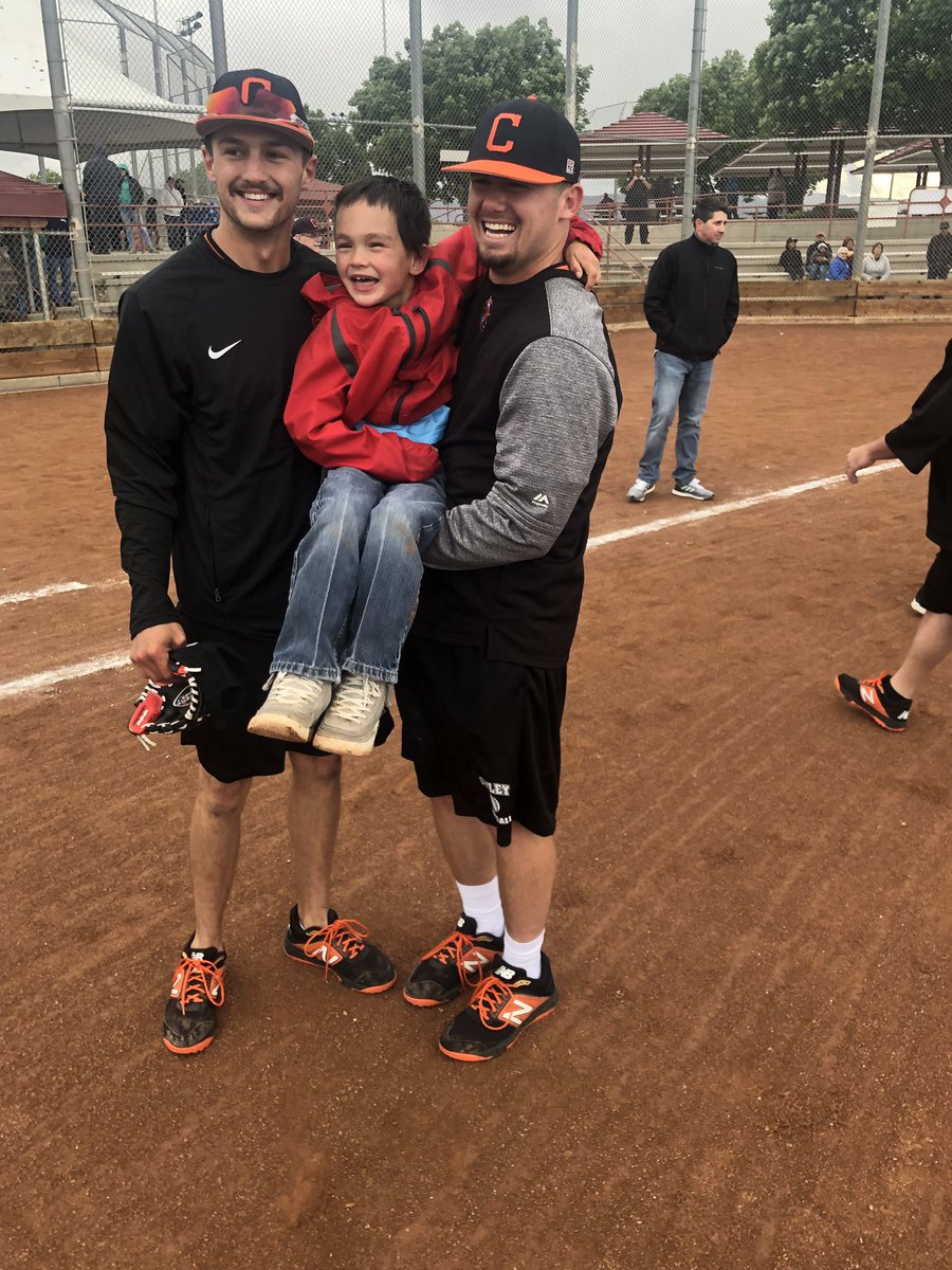 therealslo1's tweet photo. @CowleyCollege @joshbortka @lilgonzo09 with Isabella @CarsonSader11 @parker_dunn11 and there buddy Vincent another amazing time with @GJChallenger A rainy day couldn’t damper the spirits of these players 🤗😉 https://t.co/PBKR5ftSwh