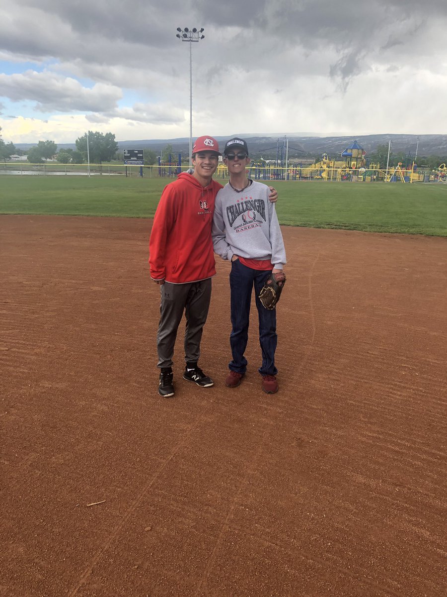 @NavarroBasebal1 @conner_allen10 @trentpadron_7 @austinfaith24 with Hannah and Lucy there buddy @GJChallenger @cdoubleu8 @triley_10 with their buddy Justin! @C_Ru_9 Justin Moore and there buddy Sadie and Spencer with @kyle_hawkins