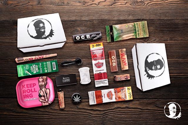 ¡Tu Mystery Box estilo #420! 
Cada mes, con base en una temática (GoT, Breaking Bad, Rick &amp; Morty ...) recibe todo lo necesario para tus momentos Relax. 🔥 Valor artículos $800 ¡Por Sólo $499 MXN! 📦 Entrega a Todo México