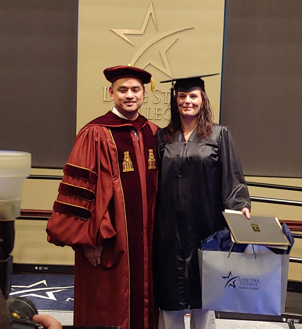 LSCNorthHarris's tweet photo. Student Speaker Marie Heron, GED grad &amp; Patient Care Tech student, delivers powerful speech at GED graduation ceremony. @NHarrisNation @kappasmith #GED #AdultEdu #Graduation2019 https://t.co/TpHb4BebUv