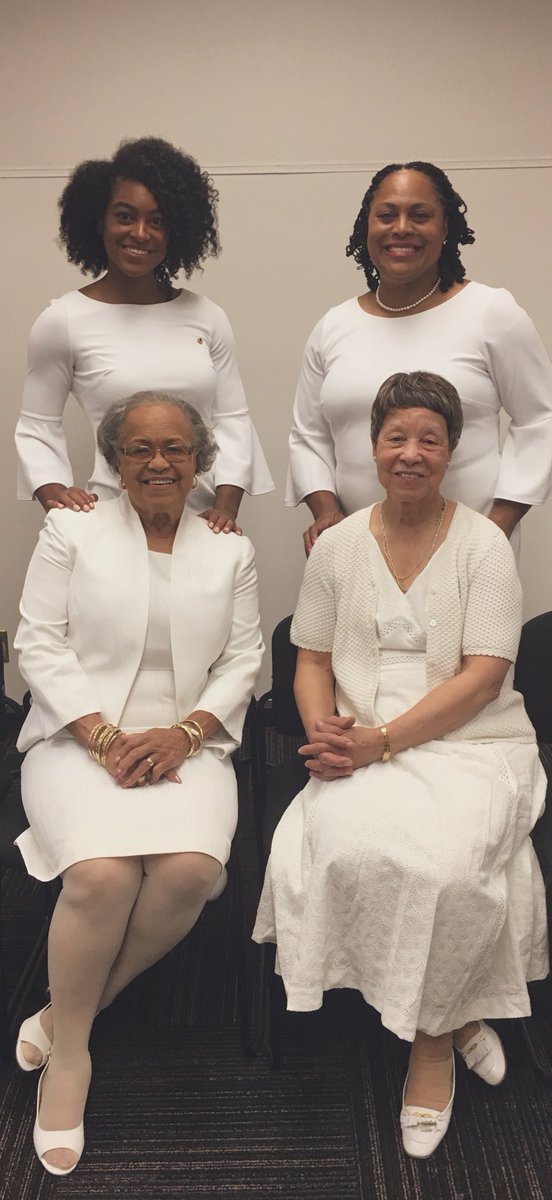 kennedy_gamble's tweet photo. Following in the footsteps of the most influential women in my life💕💚#1908 #XiBeta https://t.co/kNSRjCdCIM