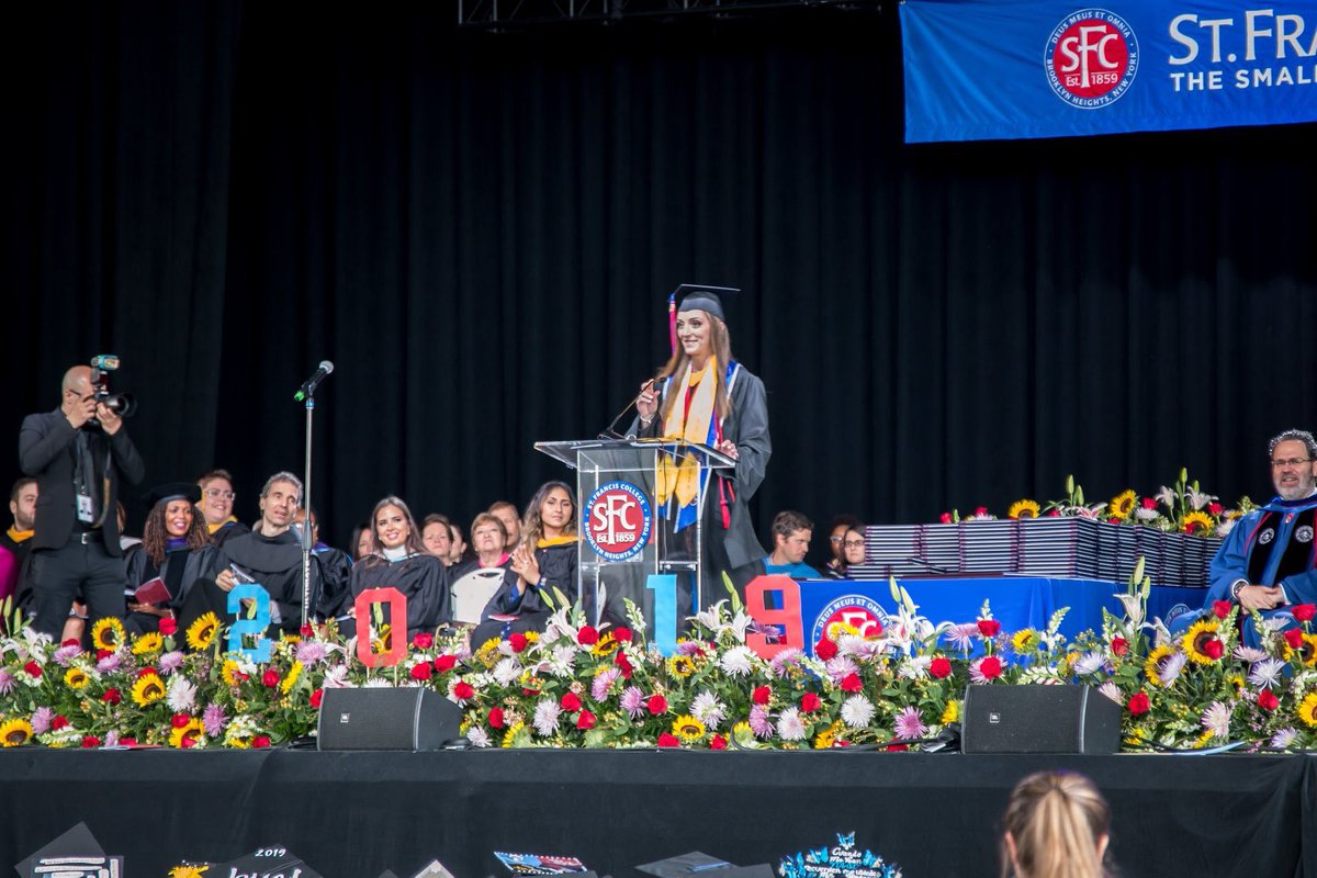 SFBKTerriers's tweet photo. Some graduation 📸
#BrooklynTough | #gradonthebeach https://t.co/Uqxs1oy3sa