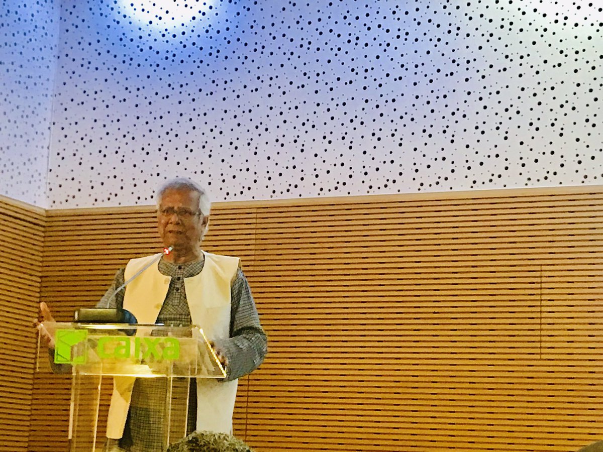 graca_patricia's tweet photo. Honored to meet the wonderful @Yunus_Centre, Prof. Yunus Nobel Laureate, 🌍 inspiring role model, speaking in #CaboVerde on #microfinance #socialbusiness. Sharing a life experience dedicated to taking millions out of poverty 👏🇨🇻 Congrats @CaboVerde_Gov #CVNext #SDGs https://t.co/xvR8vuTDaL