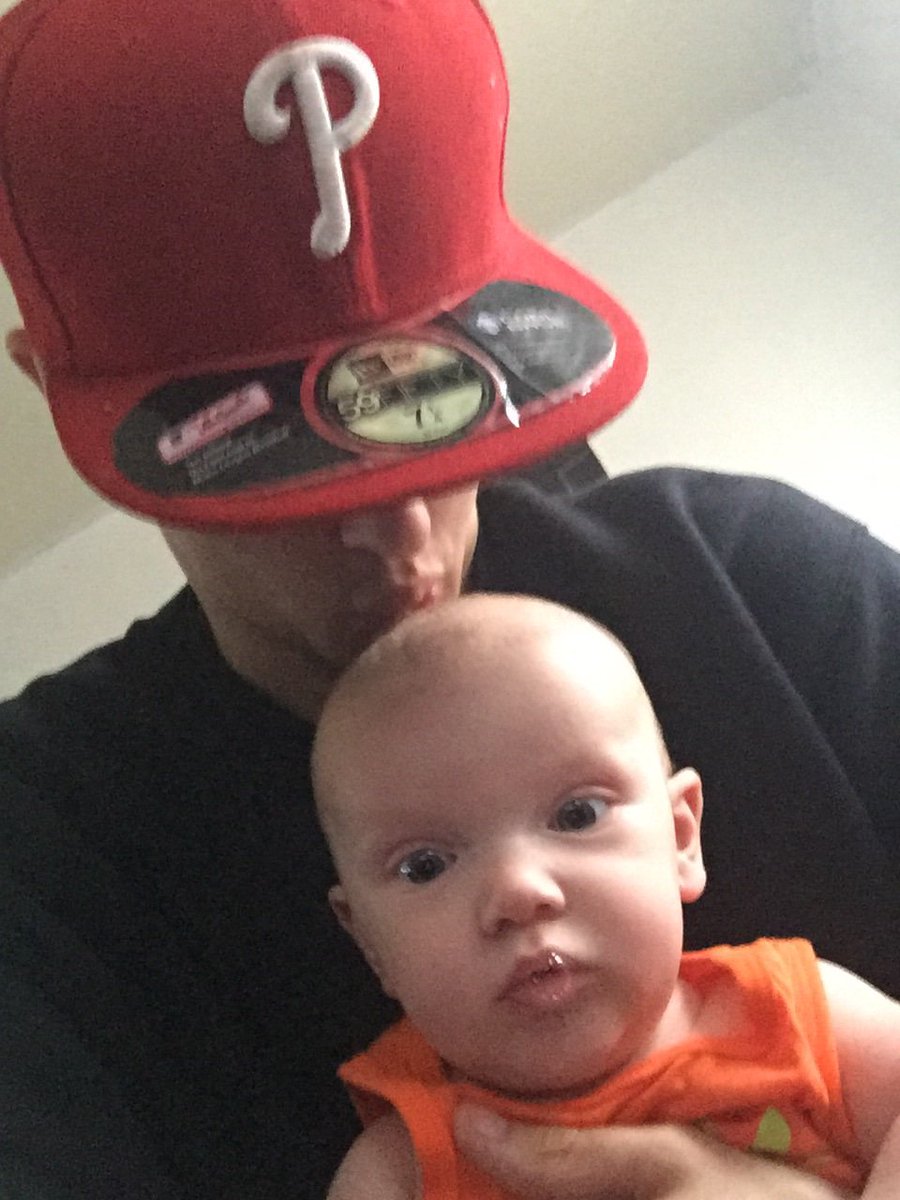 Hickseyyy's tweet photo. Daddy’s boy. Loves looking at himself 😎 https://t.co/2VpWyAusMJ