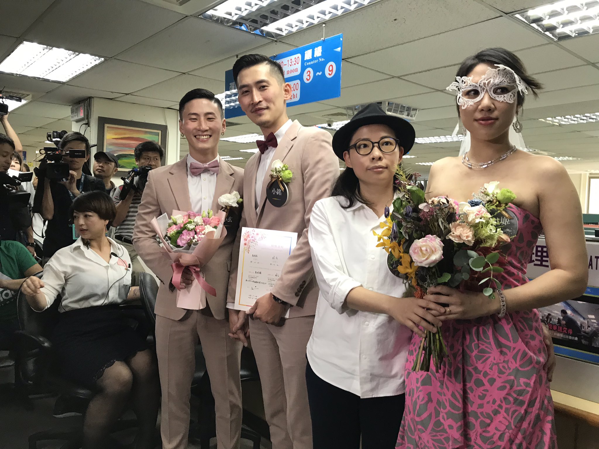 тайвань жители. гомосексуализм в южной корее. лесбиянская свадьба в японии. японские лесби свадьба. свадьба в токио.