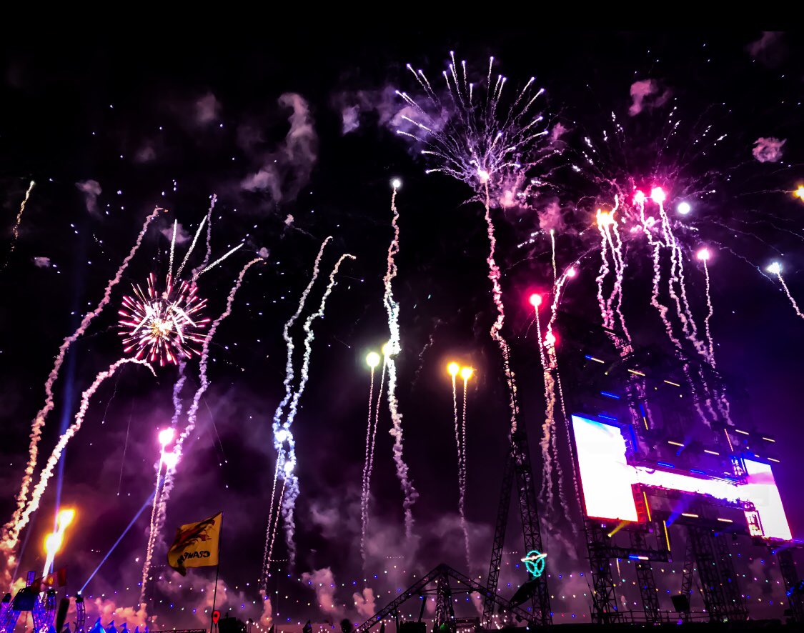 The fireworks were the best I’ve ever seen in my life! #edcwithdrawals #EDC2019
