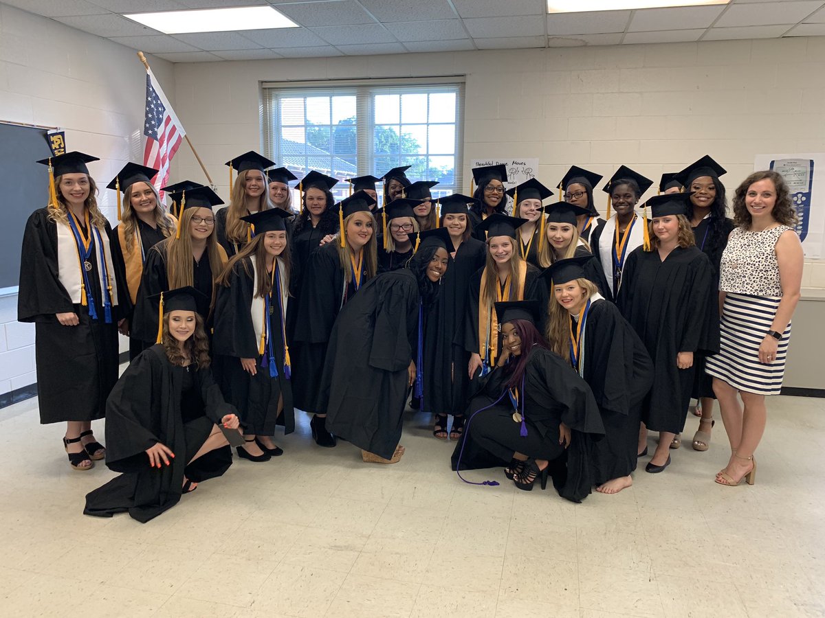 CounselorLena's tweet photo. I am so proud of these kiddos. Such a bittersweet moment-my last group of seniors at Comer to be part of their story. #comerpride #dedicated https://t.co/miPx6pYJaQ