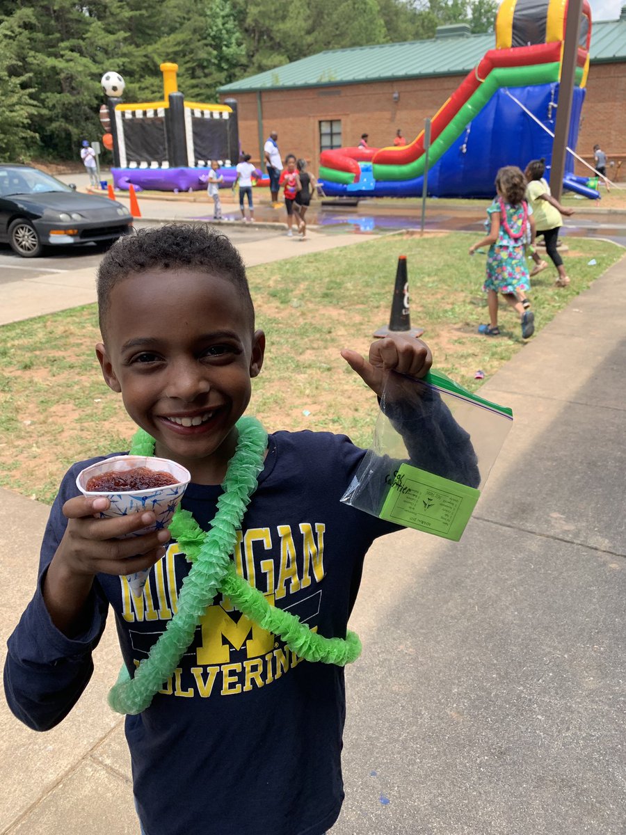 Coach_Mann1's tweet photo. #SOARingBehavior @LockheedElem. Kids deserve it. #Luau #FreeHaircuts #LockheedUnited 🌋🏝✈️ https://t.co/jmtQFRkAP1