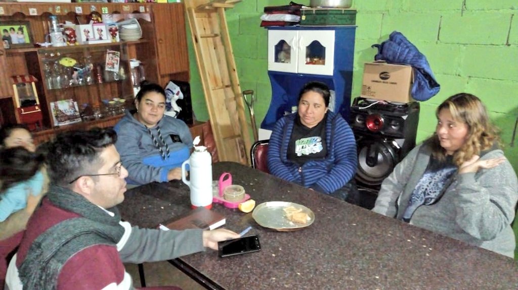CarlosMaizon's tweet photo. Reunión junto a mujeres comprometidas de mates por medio en villa retiro, no aflojamos asumimos compromisos  establecidos. https://t.co/gKDljLF0yT