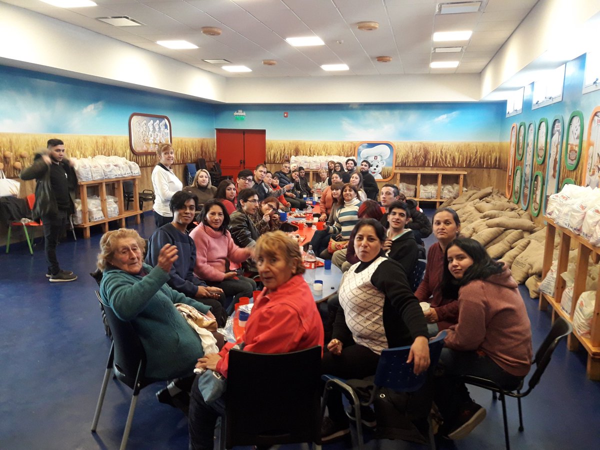 MatiasOviedoG's tweet photo. Fotos del dia de hoy a @bimboargentina! Gracias @CarlosMaizon por la oportunidad de poder llevar a gente de mi barrio y alrededores. #Bimbo #FelizJueves #vecino #Cordoba #Reunionvecinal https://t.co/W1vszR3dBU