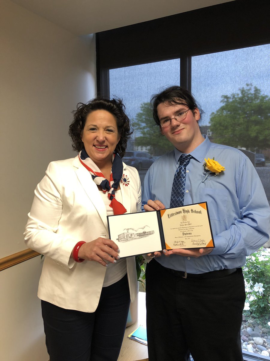 LesliStaley's tweet image. Congratulations to the Gettysburg Project Search graduates!!