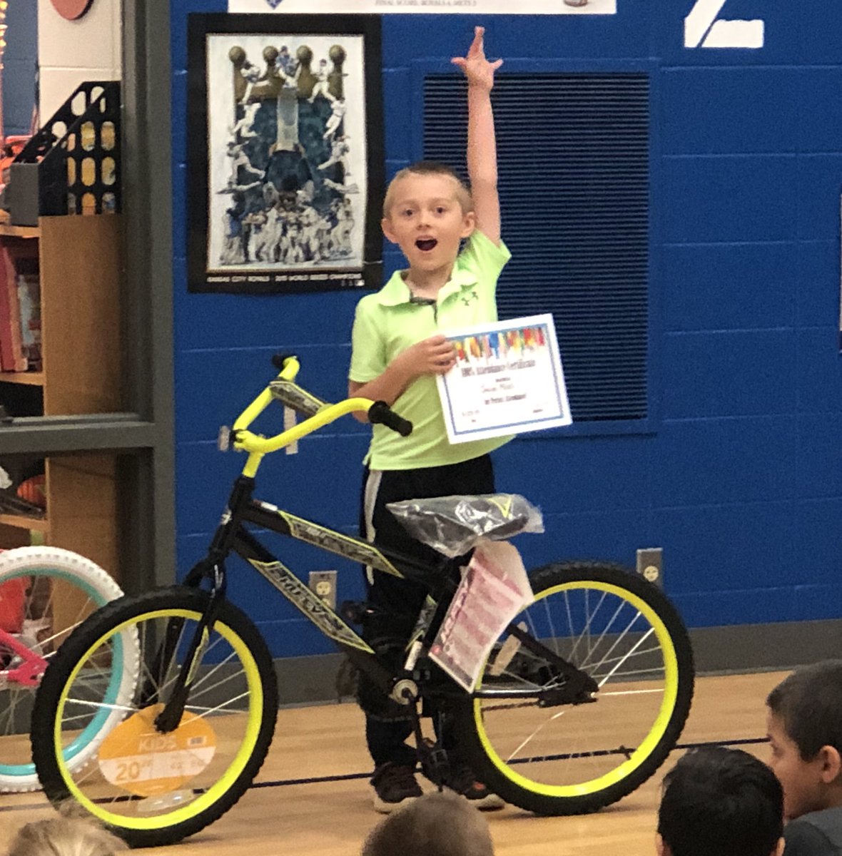 NorthviewK5's tweet photo. We had a full house at Northview for our Awards Assembly. Congratulations to all of our Roadrunners for finishing strong! It was a great year of learning &amp; success! #PerfectAttendance #RoadrunnerReaders #ArtAwards #GoldenShoeAward #MathWings #CSI #YoungAuthors #ComputerStudents https://t.co/JgbRZxMdRV