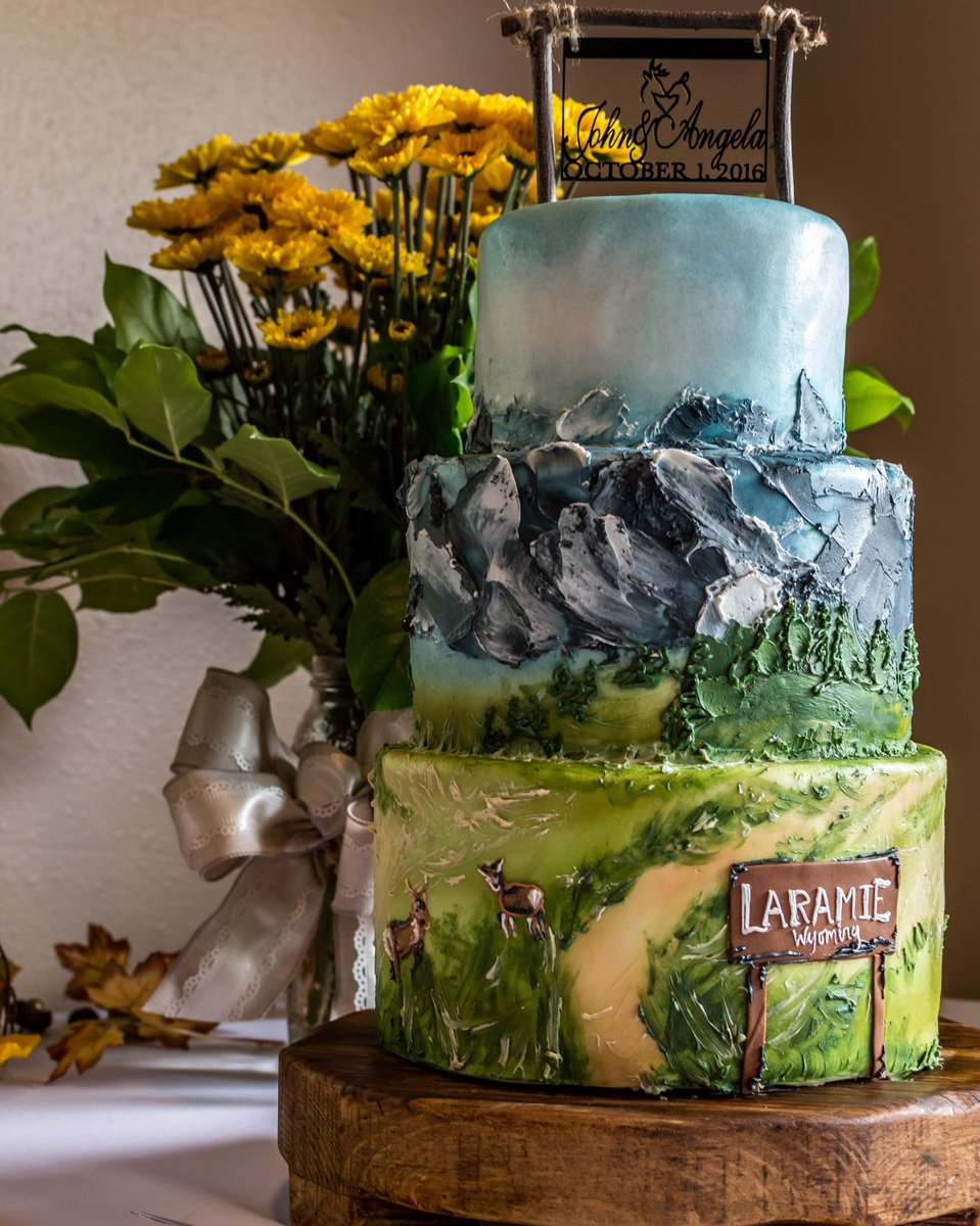 #throwbackthursday this wedding cake was hand painted with buttercream frosting! #weddingcake #cake #cakedecorating #bakerylife