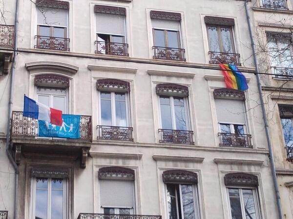 ornikkar's tweet photo. Bonne fête des voisins à toutes et tous ! https://t.co/R7Awgecwuc