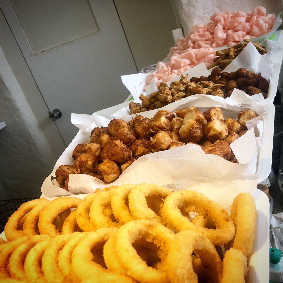 大量の食べ物 Twitter Search