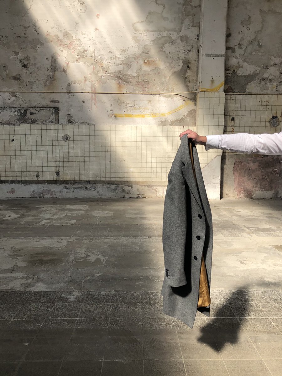 NIEUW: trenchcoats van DutchSpirit. Binnenkort verkrijgbaar #gerecycledestoffen #biocoatings #opmaat #gepersonaliseerd