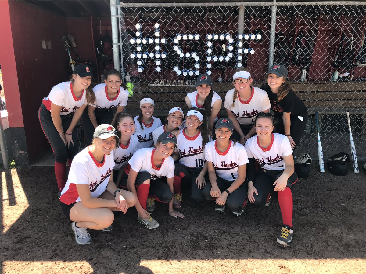 kerry_brennan4's tweet photo. This sure is one special team ♥️ I am proud of each and every one of our @softball_athens girls, especially our 4 fantastic seniors 👏🏼 GO HAWKS! #spf97 ☀️ https://t.co/sYmMP2ns9E