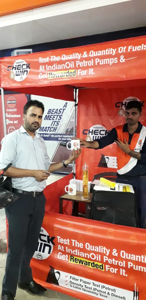 ioclpunjab's tweet photo. #CheckandWin Campaign launched by Executive Director,Punjab State office at COCO-33.#customers being felicitated on performing Quality and Quantity Checks at #IndianOil Retail Outlets.
Our motto best #customersatisfaction https://t.co/1AhVGVmYtt