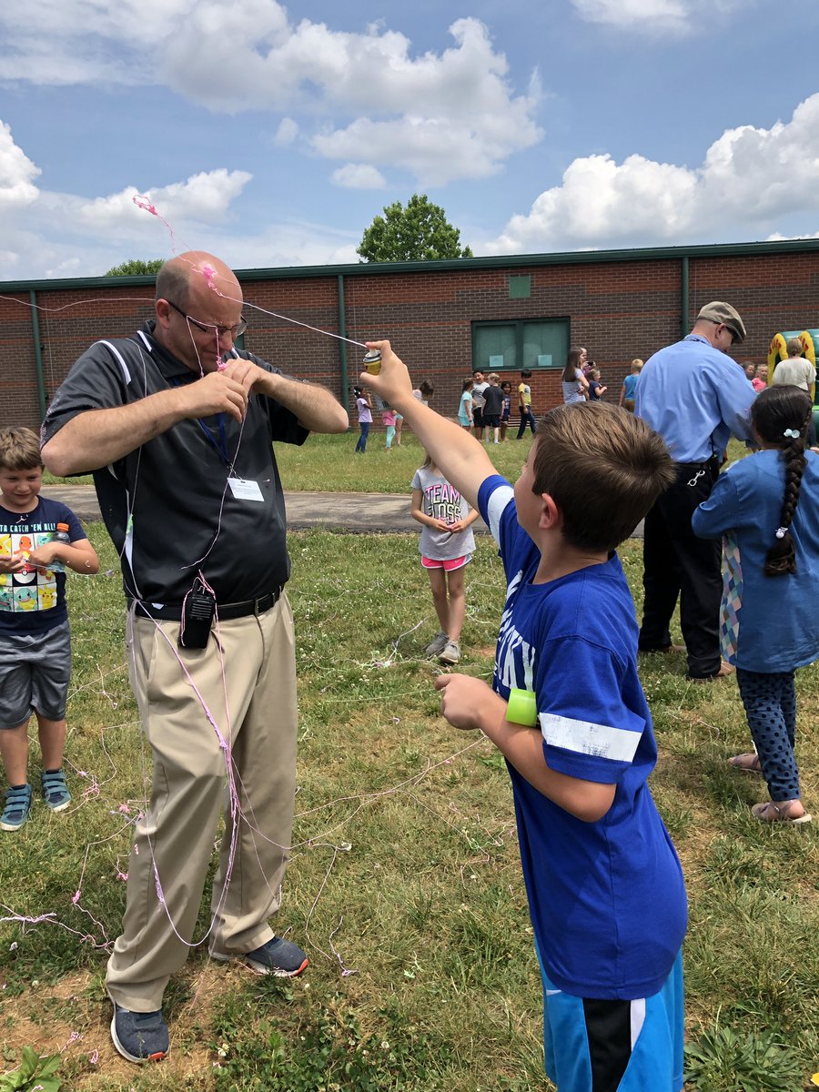 RoyalLearners's tweet photo. Thanks to Mr. Thornhill and Mr. Young for letting us silly string you today! Collecting silly string points all year was so worth it to my kiddos! https://t.co/fZs8mO5qZq