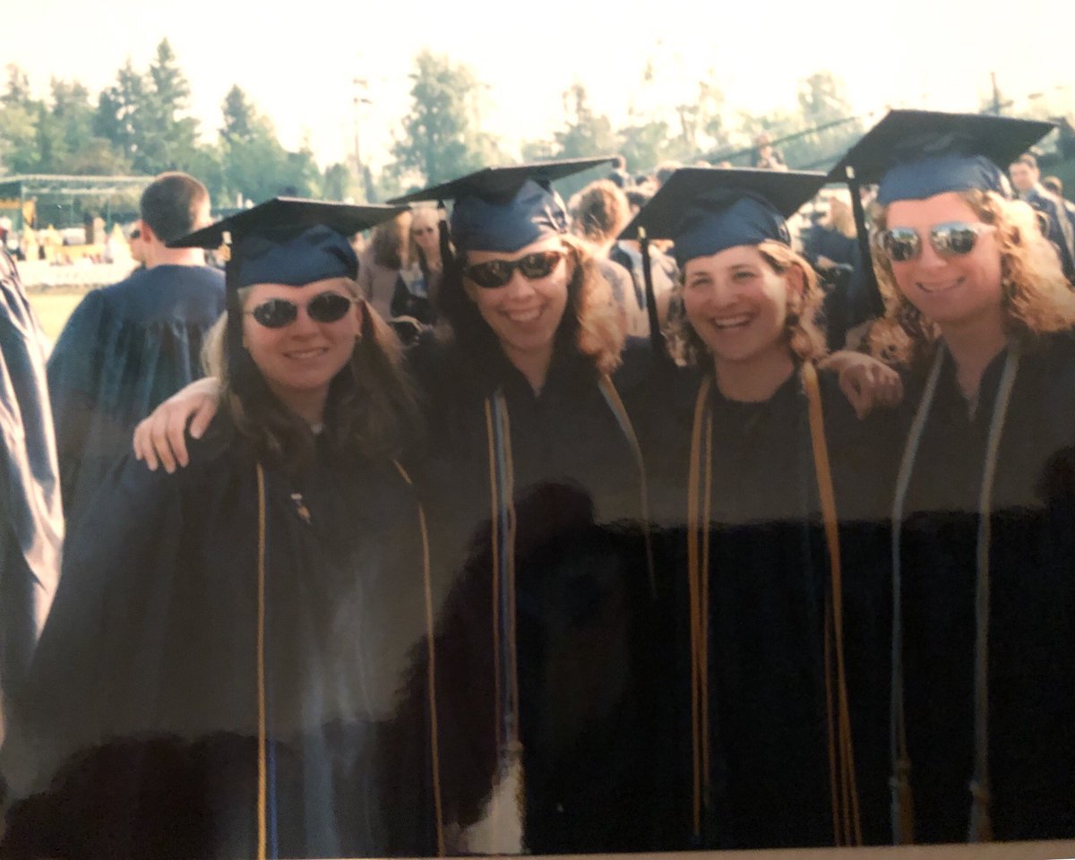lindsaybcole's tweet image. #tbt Graduated 20 years ago today 😻 #alwaysacatamount #uvm99 #uvm