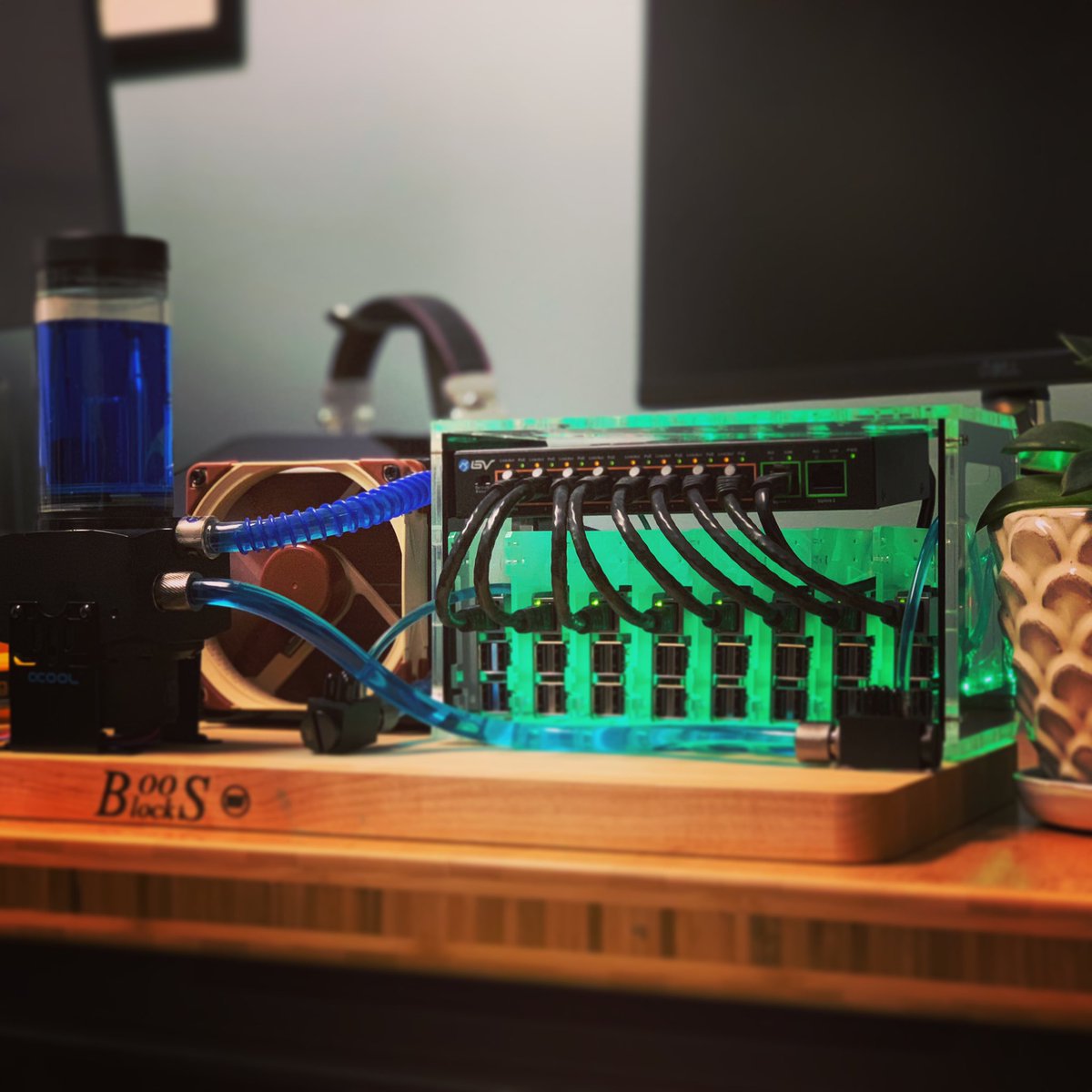 davidjlongo's tweet image. The whole is greater than the sum of its parts. #raspberrypi #clustercomputing #liquidcooling #bioinformatics