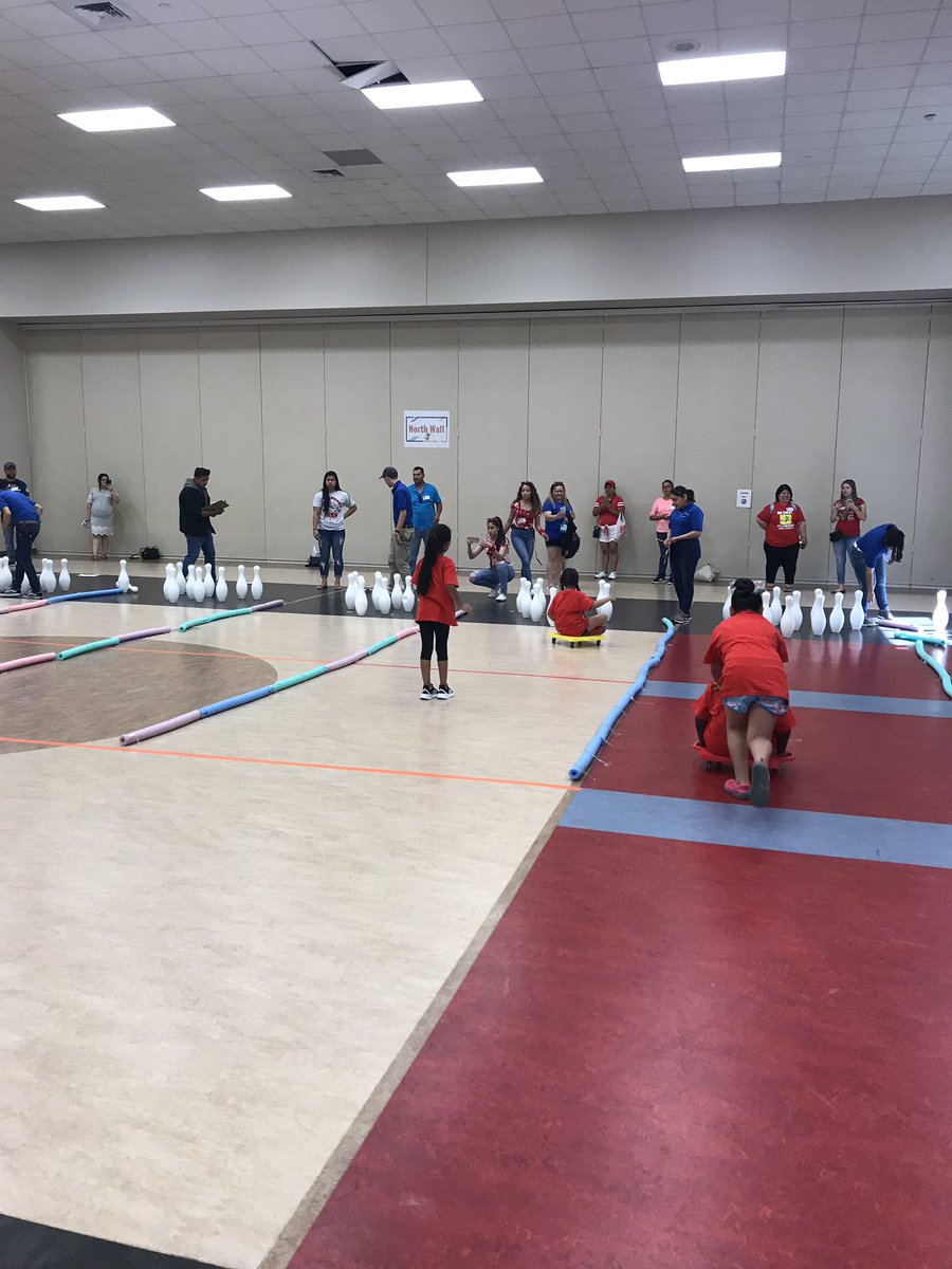garrettgators1's tweet photo. Field day for 1st-3rd graders today at GE.  Thanks to our coaches and volunteers for making this event so special! https://t.co/svC0v7UC0d