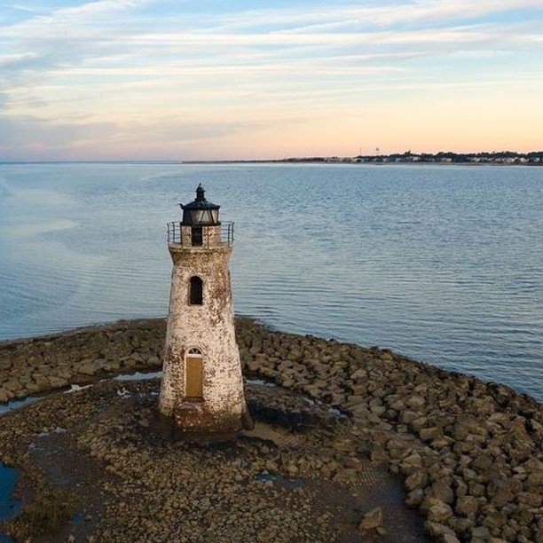 VisitTybee's tweet photo. We kind of have a thing for lighthouses. #VisitTybee [📸 @rex_davis]⠀
.⠀
.⠀
.⠀
#tybeeisland #tybee #tybeeislandga #cockspur #cockspurlighthouse #lighthouse  #exploregeorgia #georgiacoast #coastalliving #saltlife #clpicks #mysouthernliving #tlpicks… https://t.co/ZaXpksyp2o https://t.co/l2UJSkDIm2