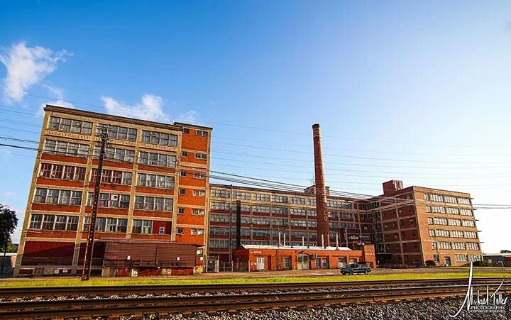 SoleChoiceInc's tweet photo. Once a major shoe manufacturing haven, Portsmouth once boasted of Manufacturing every component for shoe making. Sole Choice is all that remains of a proud local tradition. https://t.co/YYIXRIAtfr