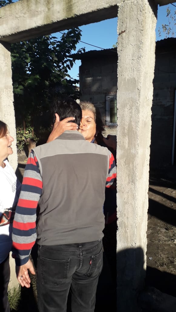 AFloresOK's tweet photo. Hoy caminamos Barrio Tagusa norte y sur, San Antonio y  San Miguel, compartimos una grata tarde noche con sus vecinos, con quienes acordamos trabajar juntos para mejorar la infraestructura barrial, la seguridad y generar trabajo.
#HagamosJuntosAguilares
#HagamosJuntosTucuman https://t.co/1KX3rXSuDi
