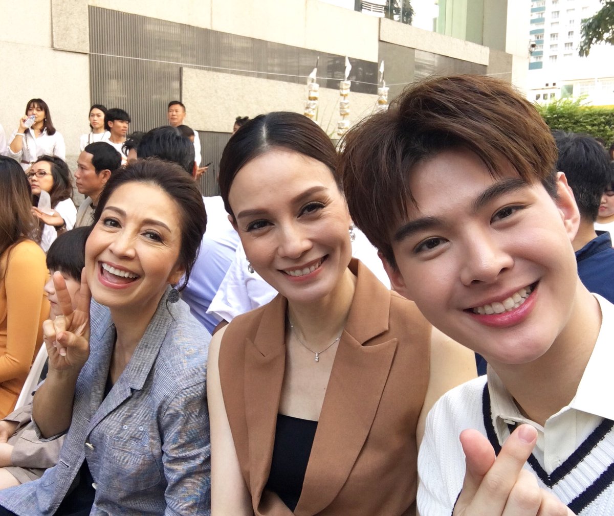 #ใบไม้ที่ปลิดปลิว🍂รวมทุกรุ่นนักแสดงไว้ครบครัน รอดูพร้อมกันมิถุนายนนี้แน่นอน!!
#ละครดีดูที่ช่องวัน