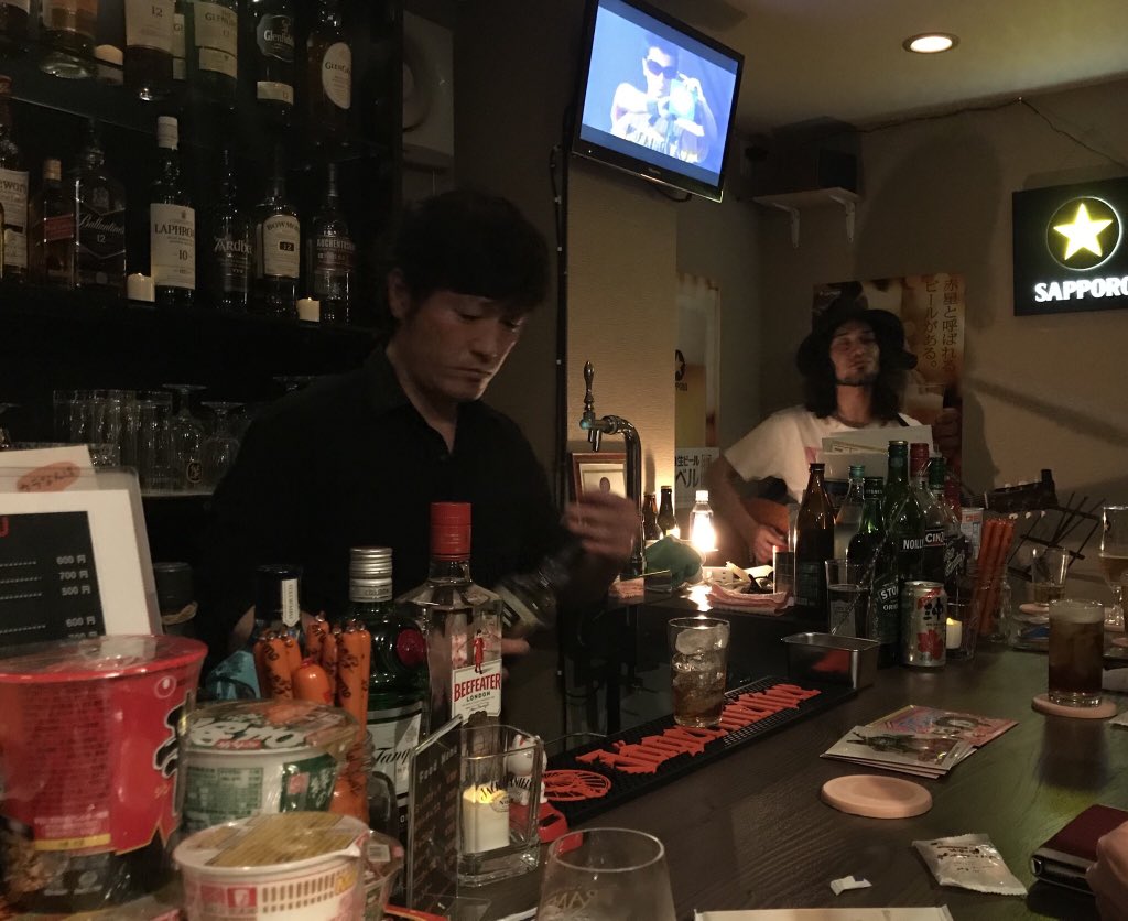 dix_mai_06's tweet photo. のぼりさんソロ
個人的には、たださんに捧げる
曲がどれもよかったんで
たださん、また出席してね。
そしてキチュウさんの作る
ジンバック美味しいしGrowing最高!
みんなで並んで食べる
ラーメンも美味し楽しの夜でした。
#BarGrowing
#登山正文 https://t.co/dPkIf0n2Ns