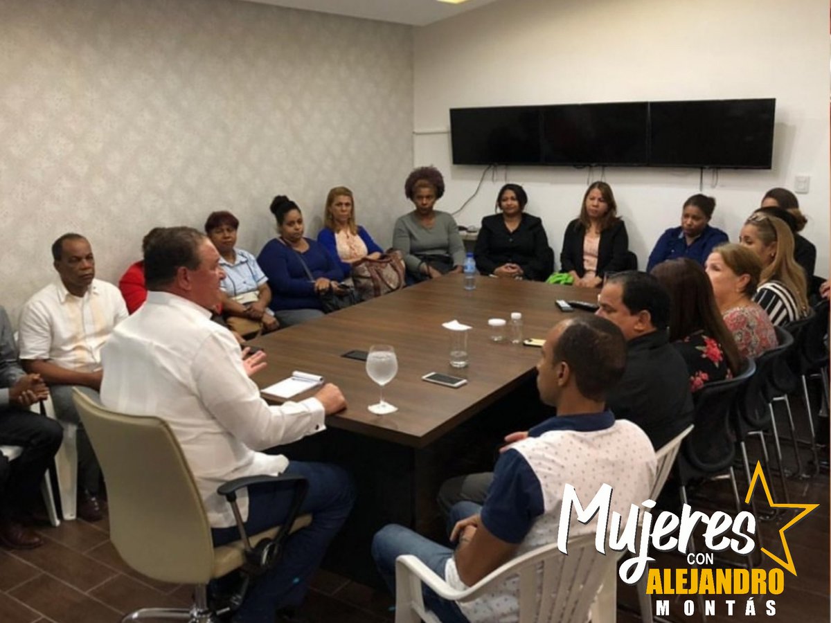 AMontasRD's tweet photo. Reunión con Comisión del Consejo Nacional de la Pequeña y Mediana Empresa de la Cosmetología.
#MujeresconAM #MujeresConAlejandro
#MujeresConAlejandroMontas
@AMontasOficial https://t.co/sStmQYHzlQ