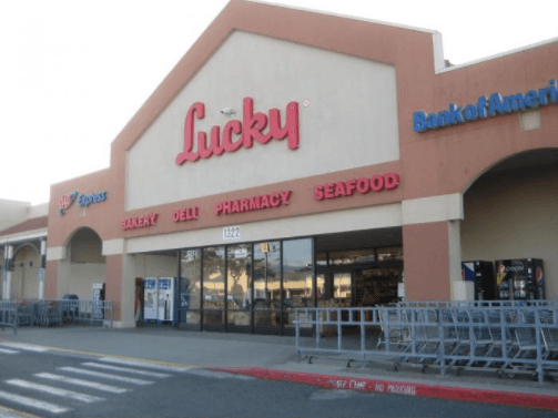 phurewater's tweet photo. So glad to continue our hydration journey with Lucky's Supermarkets.  Stop in and get a bottle (or 2) today! https://t.co/Vy9ApvzzfP