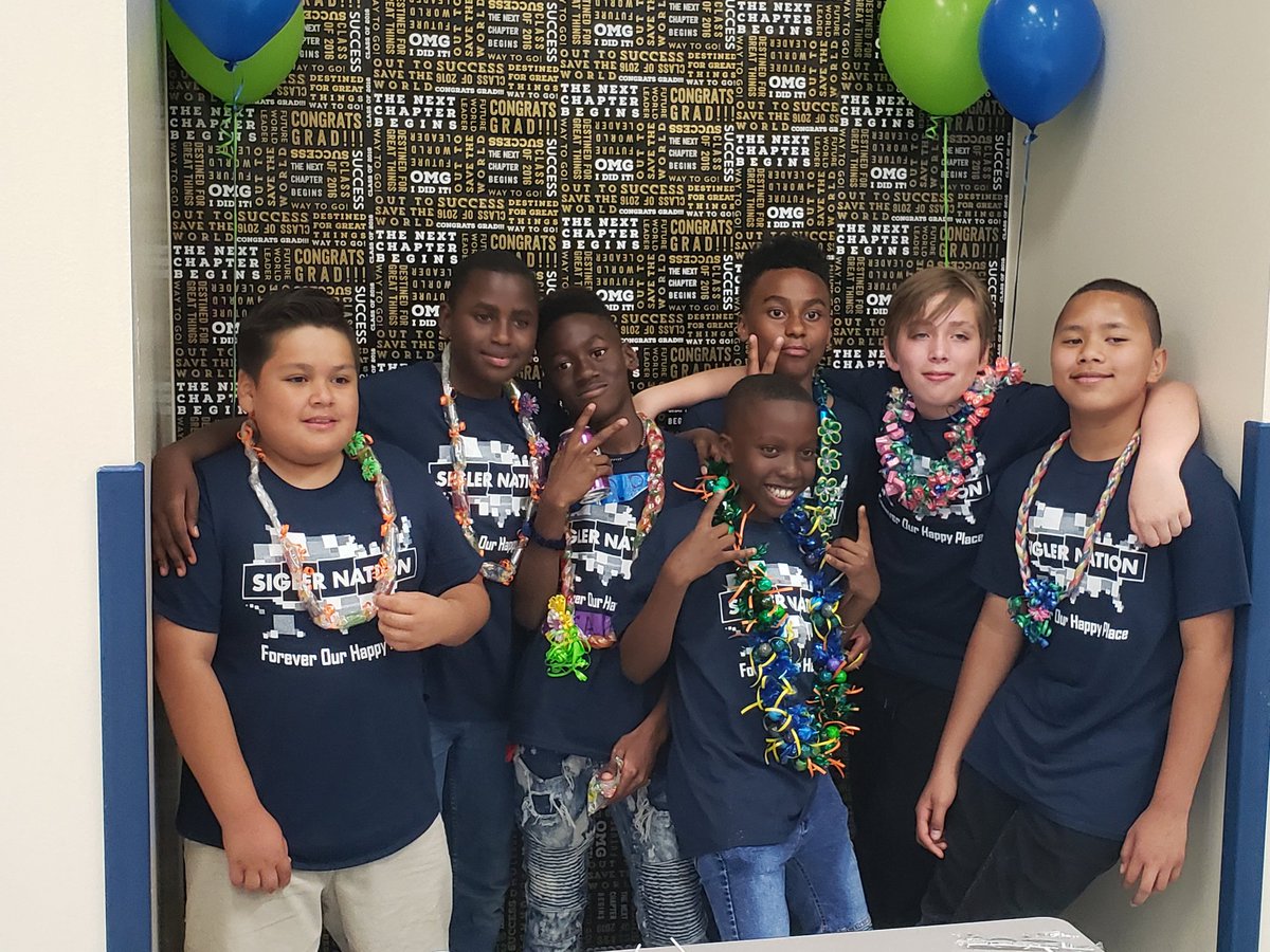 SiglerStars5th's tweet photo. 5th Celebration 2019!  #SiglerNation https://t.co/RWeJrE6JFY