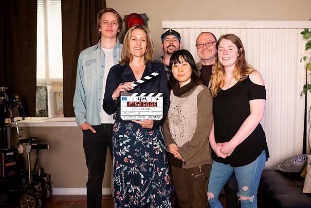 DontClickMovie's tweet photo. Thank you to the Mayor of Burlington @MariannMeedWard for dropping by the set of Don’t Click! We appreciate your support of the arts! https://t.co/rDAoHOYThT