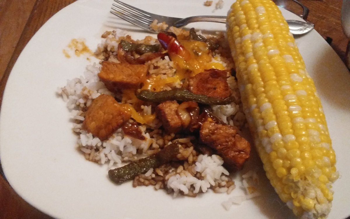 GlutenIsDaDevil's tweet photo. #porkstirfry #cornonthecob #glutenfree #celiaclife #glutenfreelife #glutenfreelifestyle https://t.co/Nkp54F1Xfc