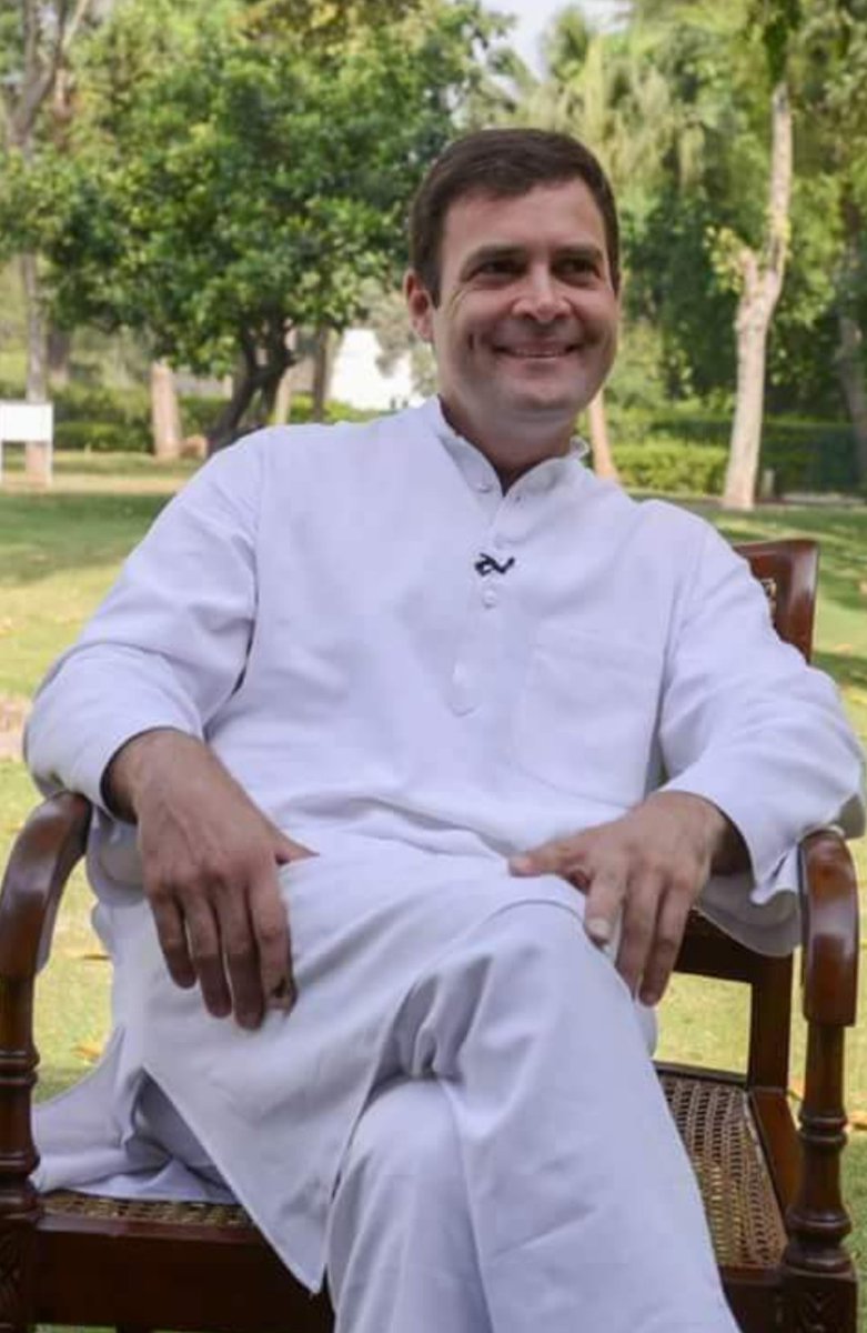 KARTHIC_VINOBA's tweet photo. Dear @RahulGandhi ji...when I think about the defeat we had the first thing that comes to my mind is your face. You fought for us selflessly. Now its our turn to fight for you. With love and compassion we will conquer.  #IAmWithRahul https://t.co/8pHsK8M9x8