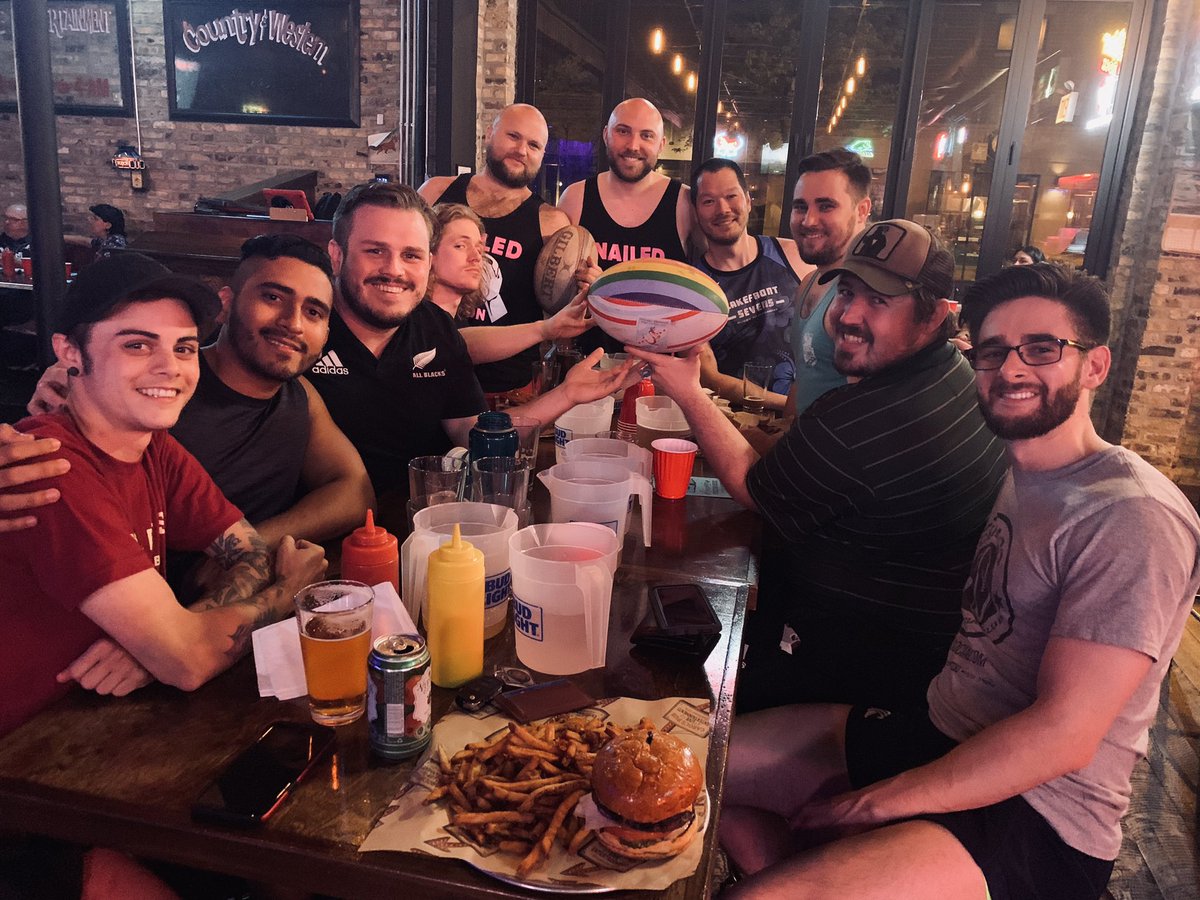 Carols_Chicago's tweet photo. Be a team player.
Drinks are cheaper in bulk.
πΈ: @ChiDragonsRFC
#CarolsPub #ChicagoHonkyTonk #OpenTil4am https://t.co/aAePPgo7xa