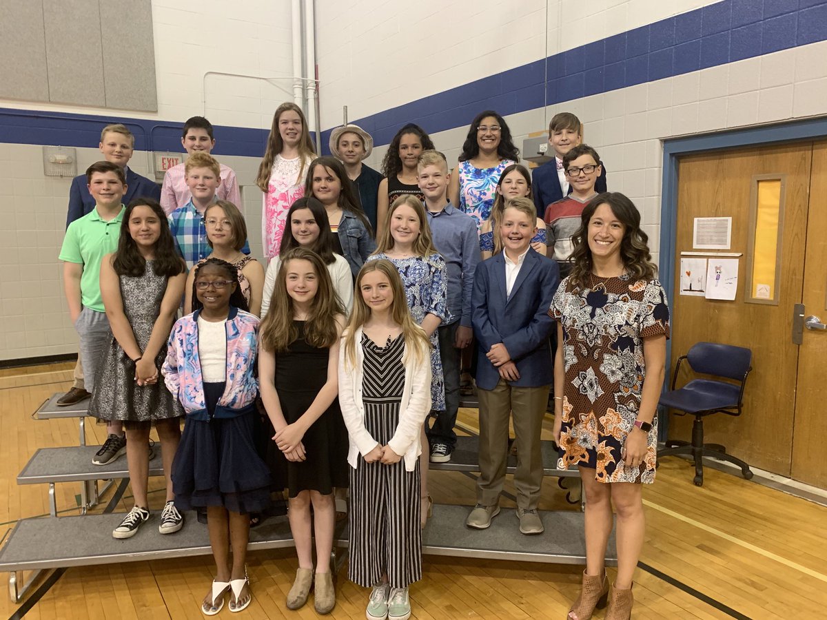 msmiller13a's tweet photo. I’m truly going to miss this great group of 6th graders! However, I know they are going to do great things at Indian Hills! @theSMSD @IHKnights #belinder https://t.co/j5UULwqIEU
