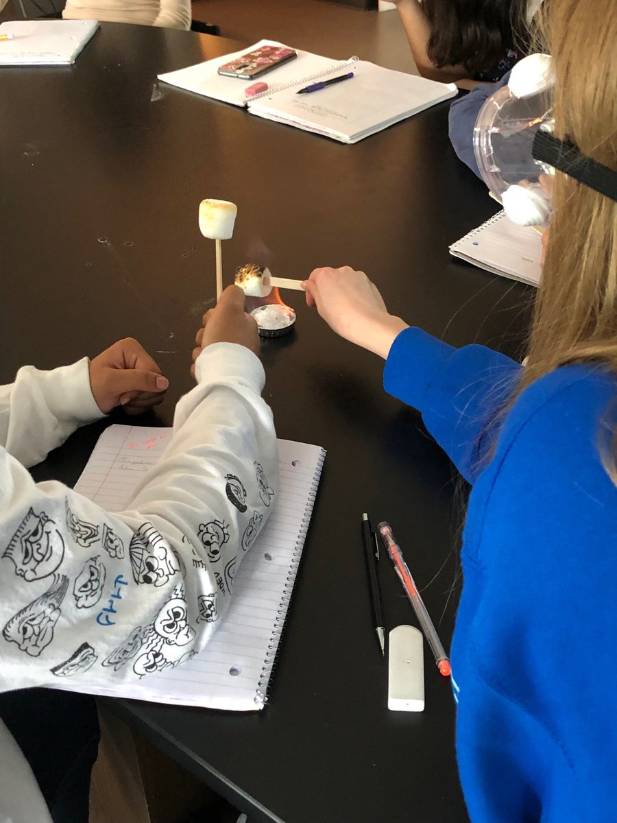 Hofius is lit.....especially in science. Students loved learning about chemical reactions. ⁦<a href="/HofiusKISD/">Hofius Intermediate</a>⁩ #hawkMEMEories