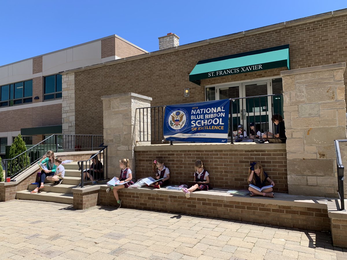 SFXZeman's tweet photo. Sharing the shade on this exquisite day @SFXWilmette #bookinit. #silentreading https://t.co/HW02mDhsEQ