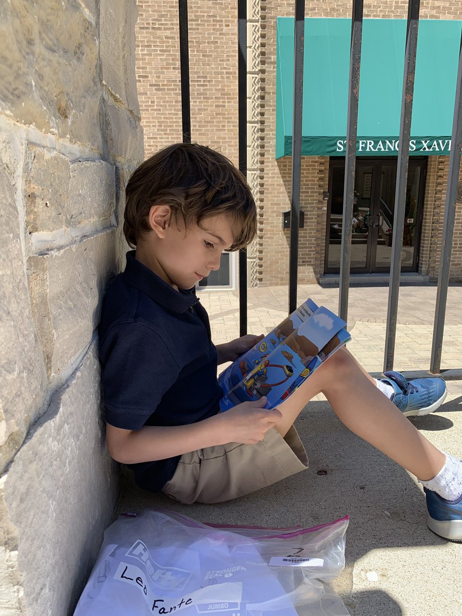 SFXZeman's tweet photo. Sharing the shade on this exquisite day @SFXWilmette #bookinit. #silentreading https://t.co/HW02mDhsEQ