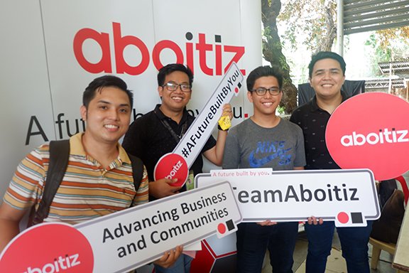 aboitizcareers's tweet photo. #TeamAboitiz meets over 400 students at the University of San Carlos Job Fair.
Ready to start your personal growth with us? Sign up to our talent community! #AdvanceAtAboitiz https://t.co/XOiW8ovAEk #TeamAboitiz #AFutureBuiltByYou https://t.co/cNVrJNgNCd