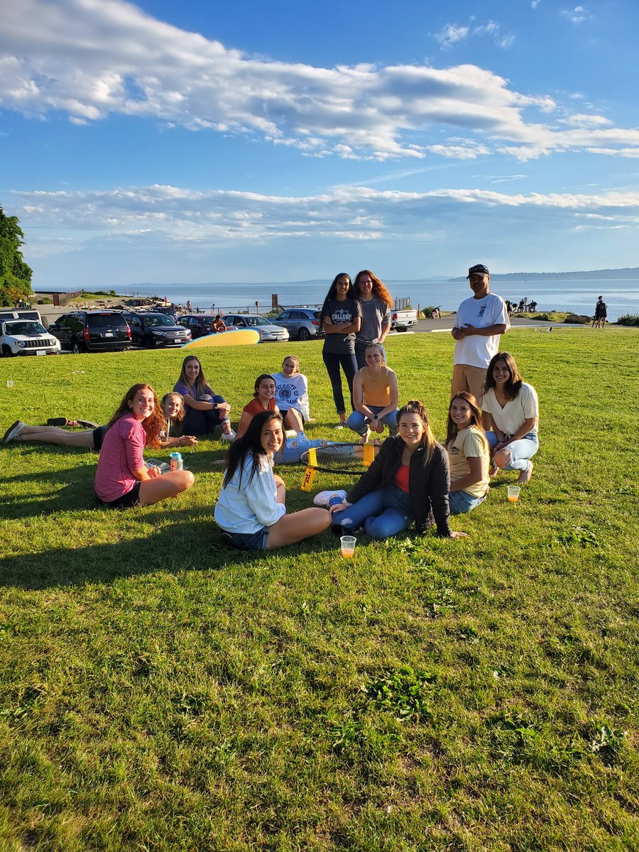 GSsurfG00A's tweet photo. Team party fo the @GSsurfG00A. Dick's burgers and fries, the beach and a little sunshine. @wearesoundfc https://t.co/oqgAwufNKZ