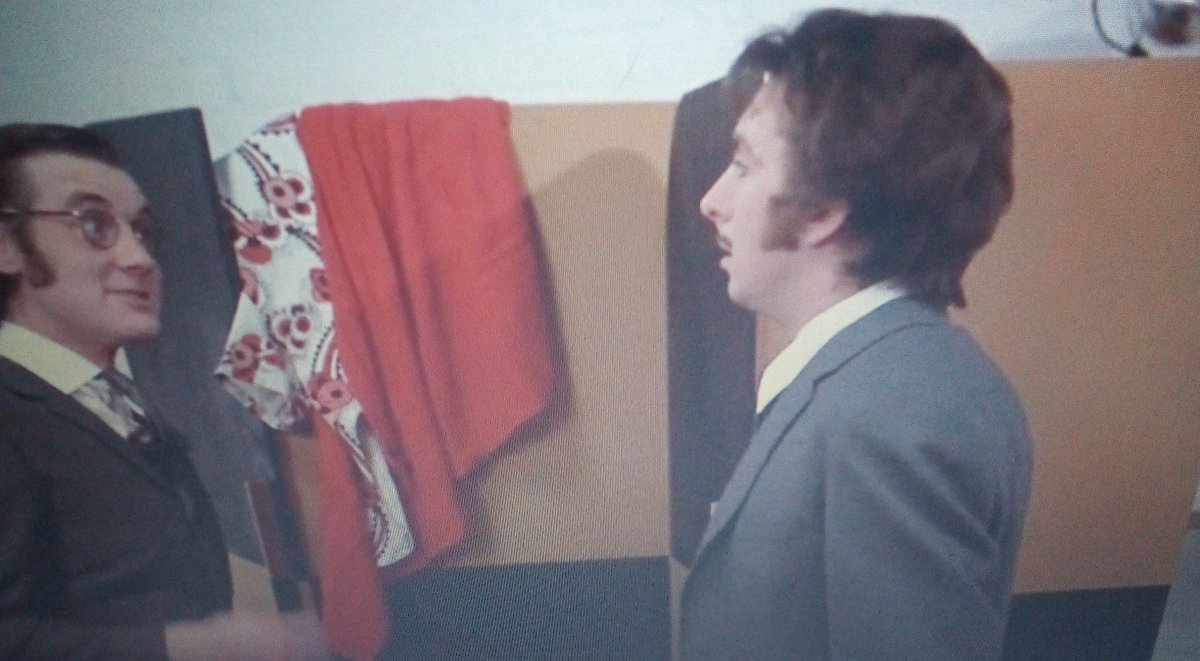 PunkishPython's tweet image. Conspiracy theory: @EricIdle is a timelord 

If you look at the angle of the camera and his hair, (at the time he kinda resembles the tenth doctor) thus revealing his true identity