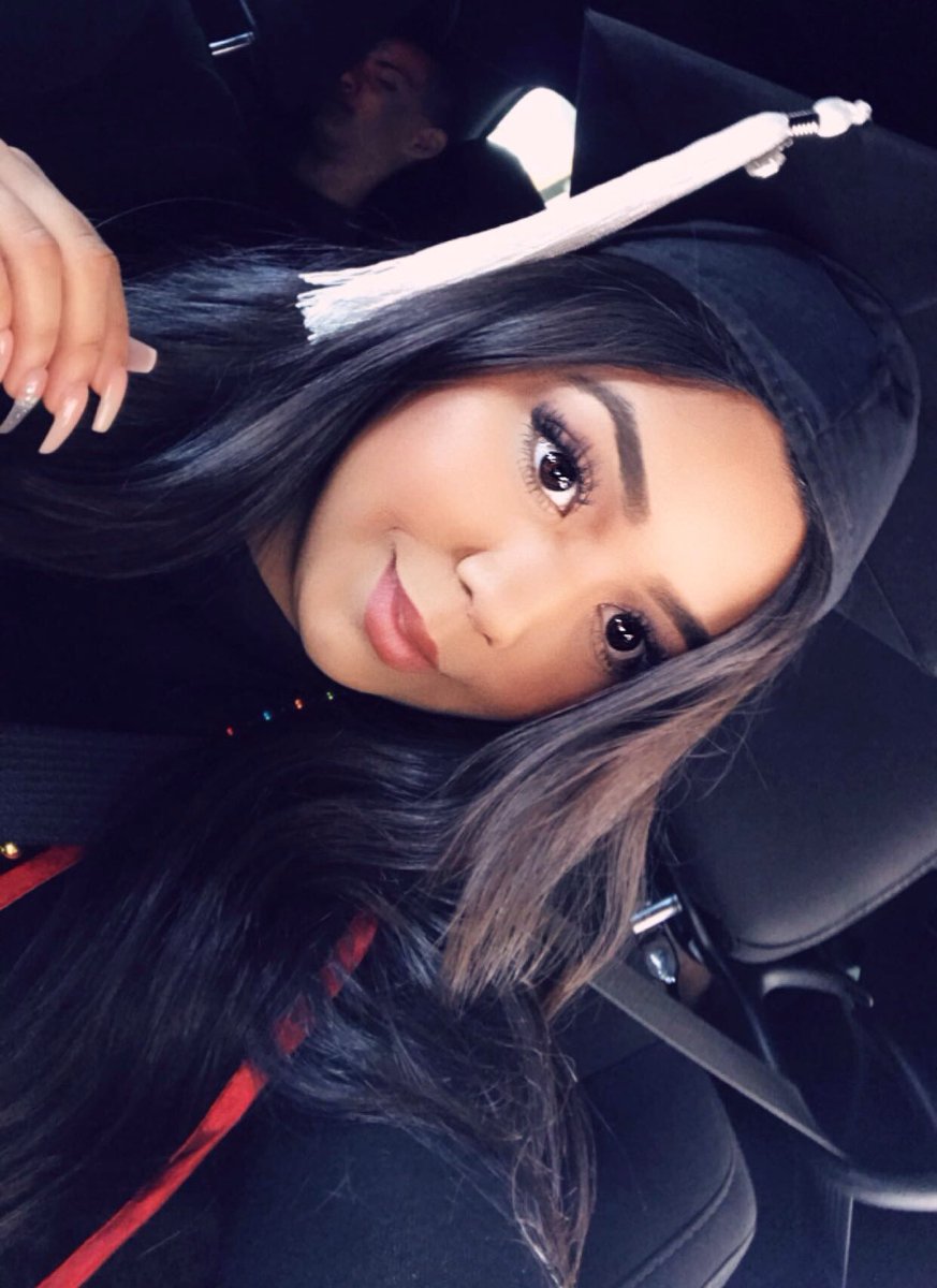 paulinaamariee's tweet photo. Blessedπ©π»βπππΌ #CSUNgrad19 https://t.co/mIHc8bqlfc