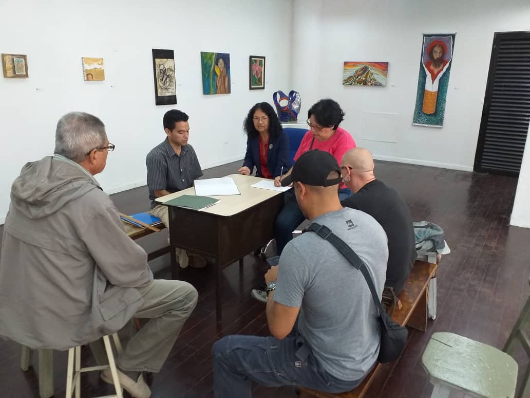 ECristobalrojas's tweet photo. Parte del equipo técnico de la ETAV Cristóbal Rojas en mesa de trabajo para la vinculación de las actividades entre UNEARTE y la ETAV https://t.co/o1Ab3f2Jqp