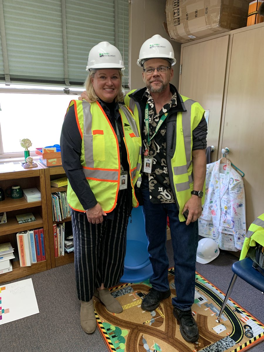 VPMayStreet's tweet photo. New VP’s in the house! So excited to be 1 of the 3 new Elementary Vice Principals at #Proud2bHRCSD          GO May Street Dragons!! @kellybeardMS @amylmcconnell https://t.co/Ekb6DxHv2V