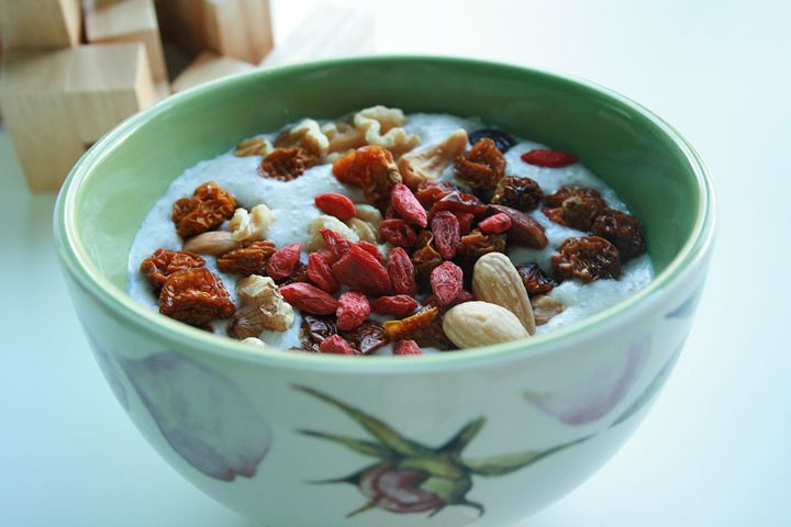 loribethmeunier's tweet photo. Dried goji berries are powerful: Just try them in your favorite trail mix to get some #GojiGoodness: https://t.co/RHzjgsuEBZ https://t.co/jIONSHiWmh